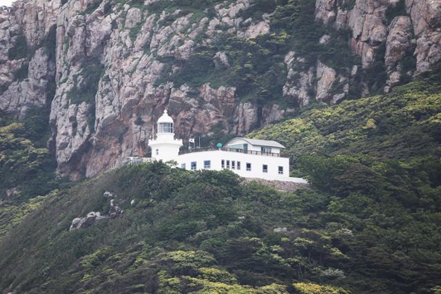 홍도유람선에서 본 홍도등대. ⓒ박준규