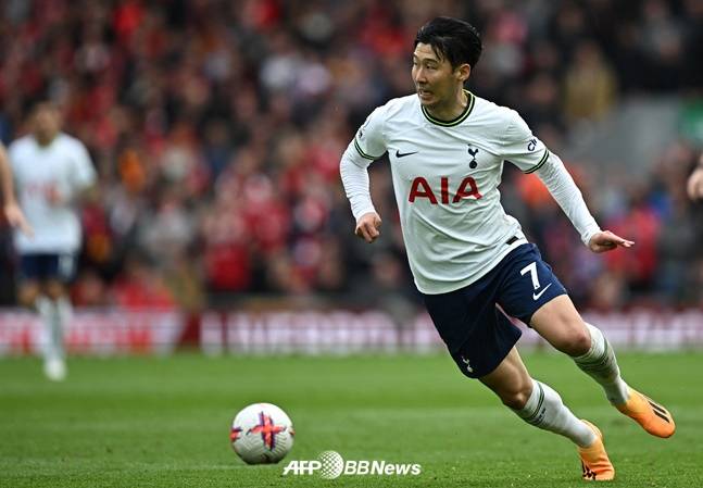 손흥민이 드리블을 펼치고 있다. /AFPBBNews=뉴스1