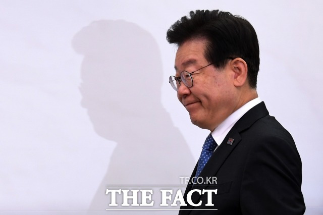 더불어민주당에서 이래경 혁신위원장 사퇴 여진이 이어지고 있다. 이래경 이사장의 과거 '천안함 자폭' 등 과거 올린 글들이 논란이 되면서 이재명 대표와 지도부의 검증 실패에 대한 비판이 나온다. /남용희 기자