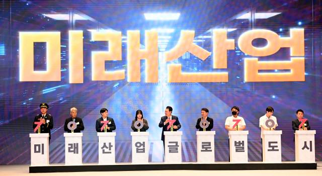 ▲ 강원특별자치도가 2023년 6월 11일 자정을 기해 공식 출범했다. 강원특별자치도의 비전은 미래산업 글로벌도시이다. 사진은 지난 9일 강원대 백령아트센터에서 열린 강원특별자치도 출범 기념식 모습.