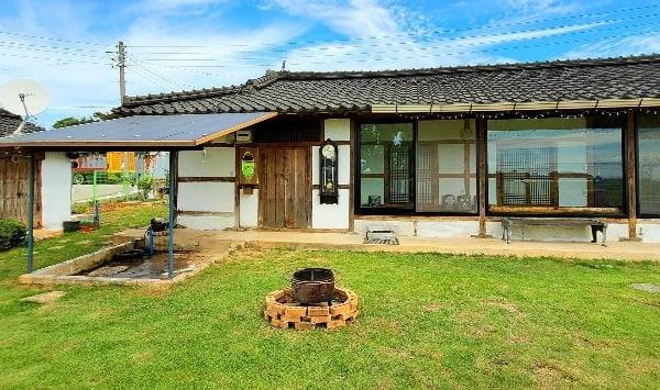 호스트 수현 씨가 산 시골집.