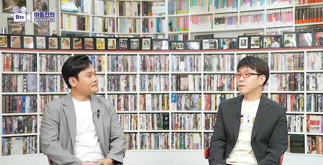 왼쪽부터 감독 이상용, 이동진 (유튜브 채널 ‘B tv 이동진의 파이아키아’ 캡처)