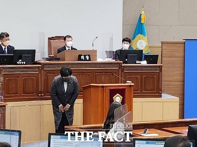 이태원 참사 유족에 대한 막말 등으로 당원권이 6개월간 정지된 김미나 창원시의원이 최근 예결특위 부위원장으로 선임돼 논란이다./창원=강보금 기자