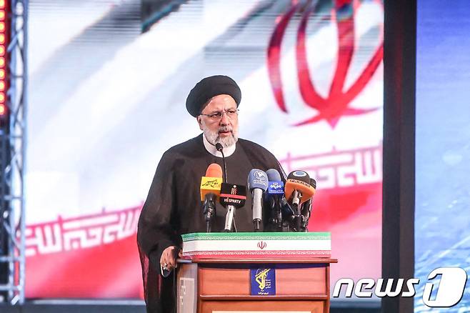 세예드 에브라힘 라이시 이란 대통령이 6일(현지시각) 테헤란에서 열린 극초음속 미사일 '파타흐' 공개 행사서 연설을 하고 있다. 2023.6.7 ⓒ AFP=뉴스1 ⓒ News1 우동명 기자
