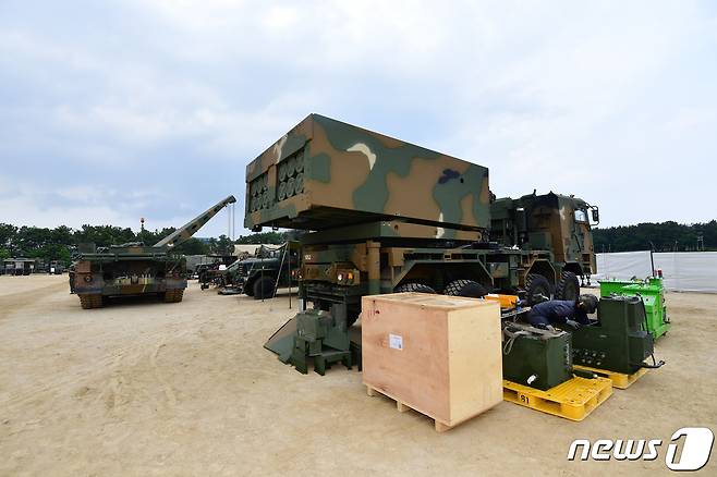 한·미연합군사령부(연합사)는 13일 오후 경북 포항시 해병대 1사단에서 실시된 '2023년 연합지속지원훈련(CDEx)'에서 육군 '천무 미사일'부대가 수리 작업을 하고 있다. 2023.6.13/뉴스1 ⓒ News1 최창호 기자