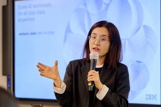 이지은 한국IBM CTO가 왓슨x 플랫폼을 소개하고 있다. IBM 제공