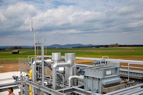 오스트리아 감페른(Gampern)에 있는 수소 저장 시설. 태양광이나 풍력 등의 재생에너지 전력이 남아돌 때 이를 이용해 물을 산소와 수소로 분리한 다음, 생산한 수소를 지하에 저장하게 된다. 이 시설은 2023년 말까지 완전히 가동될 예정이다. AFP=연합뉴스