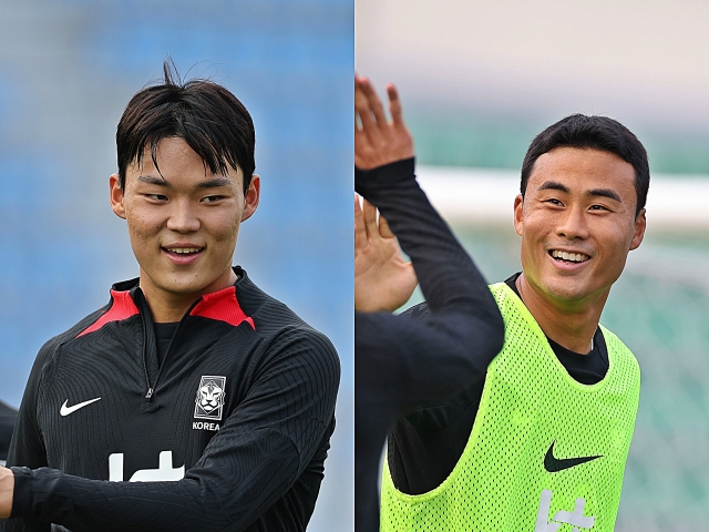 한국 축구 국가대표팀 공격수 오현규(왼쪽)와 수비수 박지수. 대한축구협회