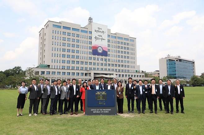 한국정보보호산업협회(KISIA)는 지난 12일 육군회관에서 윤오준 사이버안보비서관 주재 정보보호산업계 현황 및 향후 발전방안에 대해 논의하는 세미나에 참여했다(사진=KISIA 제공) *재판매 및 DB 금지