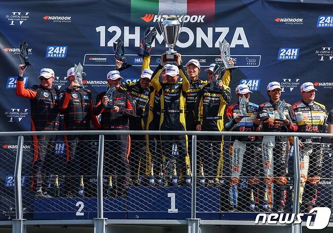 한국 아트라스BX 모터스포츠 레이싱팀이 이탈리아 몬자에서 열린 2023 한국 12시 몬자' GT4 클래스에서 우승을 차지했다.(한국타이어 제공)