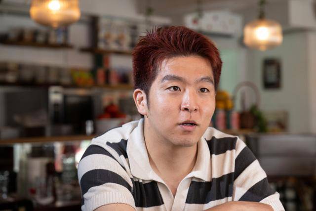 [커리업] 맨땅브레이커 3호, '쌤쌤쌤' 김훈 오너 셰프가 5월 17일 서울 용산구 쌤쌤쌤 식당에서 본보와 인터뷰를 하고 있다. 이한호 기자 han@hankookilbo.com