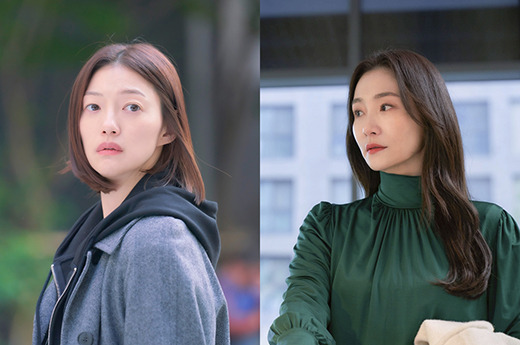 It is revealed why Jang Mi-ho (Lee El) and Oh Yoo-jin (Park Hyo-joo) hate each other.In the sixth episode of the cable channel ENAs Wednesday-Thursday series HappinessBattle (written by Joo Young-ha and directed by Kim Yoon-chul), the past stories of Jang Mi-ho and Oh Yoo-jin will finally be unveiled.Jang Mi-ho and Oh Yoo-jin are bloodless sisters who were made up of the remarriage of their parents in the past. What is the story of two people who seemed quite intimate in the past recollections and have been in contact for 18 years?In the meantime, HappinessBattle has released a still cut of the past of Oh Yoo-Jin and Oh Yoo-Jin ahead of the 6th broadcast.Oh Yoo-Jins father (Oh Hyo-seop), including Oh Yoo-Jin in the same uniform, closes his eyes and prays, while only his mother, Lim Gang-sook (Moon Hee-kyung) opens his eyes and watches them. .In the following photo, there is a conflict between high school student Rosho and Oh Yoo-Jin. Oh Yoo-Jin, who looks at Oh Yoo-Jin with tearful eyes and sends a cool eye to such a rosho.There are other students behind Jang Mi-ho, suggesting that they went through something at school.HappinessBattle said, The incident happened 18 years ago when Rose and Oh Yoo-Jin broke up.This episode will reveal why the two people hated each other and why they could not turn away from Oh Yoo-Jins children, he said. Do not miss their past stories that will help you understand the current actions of Oh Yoo-Jin and Oh Yoo-Jin. He said.Meanwhile, the sixth episode of HappinessBattle will air at 9 p.m. on Saturday.