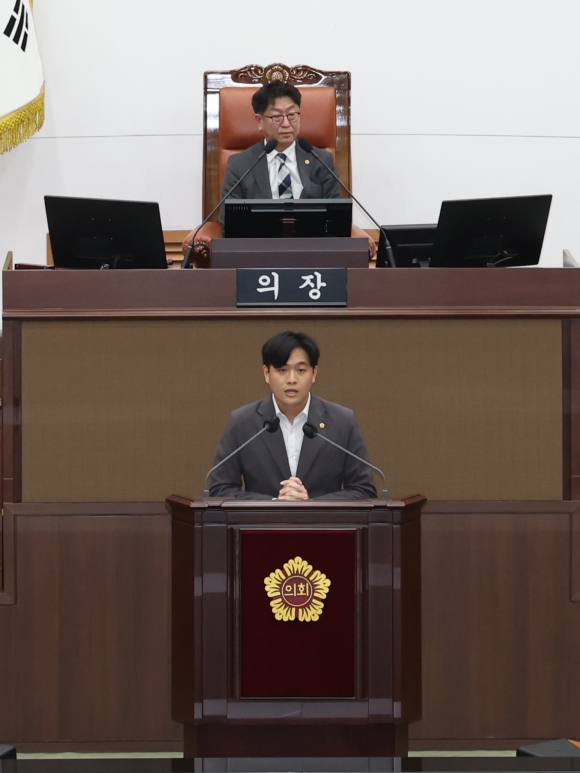 제319회 정례회 본회의에서 5분 자유발언을 하는 박강산 의원