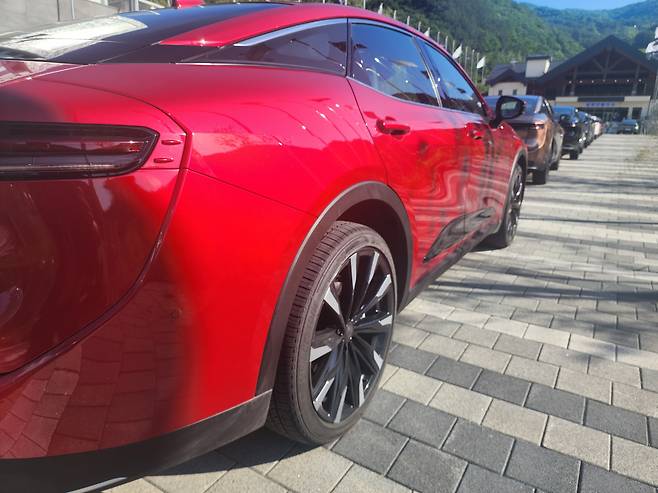 토요타 크라운 후면. [김성우 기자]