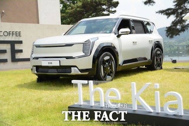 기아가 오는 19일 플래그십 전동화 스포츠유틸리티차량(SUV) EV9를 출시한다. /더팩트 DB