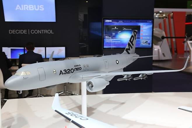 에어버스가 제안하는 A320 해상초계기 버전 모형이 전시되어 있다. 에어버스 디펜스 제공