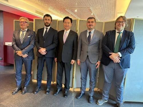 우자오셰 대만 외교부장(가운데) [이고르 이에치 의원 페이스북 캡처. 재판매 및 DB 금지]