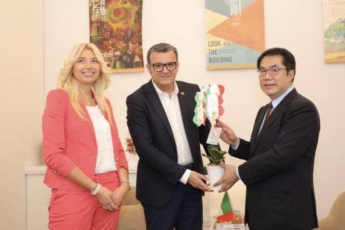 무렐리 의원, 센티나이오 의원, 황웨이저 타이난 시장(왼쪽부터) [대만 타이난시 정부 캡처. 재판매 및 DB 금지]