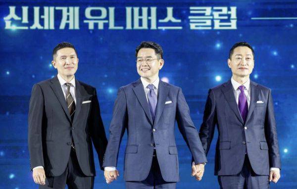 (왼쪽부터)이인영 SSG닷컴 공동 대표, 강희석 이마트·SSG닷컴 공동 대표, 전항일 G마켓 대표가 8일 신세계그룹 온·오프라인 통합 유료 멤버십 '신세계 유니버스 클럽' 론칭 간담회 후 기념촬영을 하고 있다. 사진=강진형 기자aymsdream@