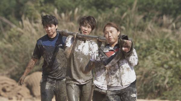 '사이렌: 불의 섬'의 운동선수팀. (사진=넷플릭스 제공)