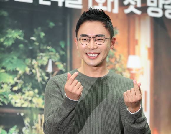 석사학위 논문 표절 의혹으로 지난 2020년 모든 방송에서 하차했던 한국사 강사 설민석 씨가 학위 취소 후 연세대 교육대학원에 다시 입학한 것으로 확인됐다. [사진=뉴시스]