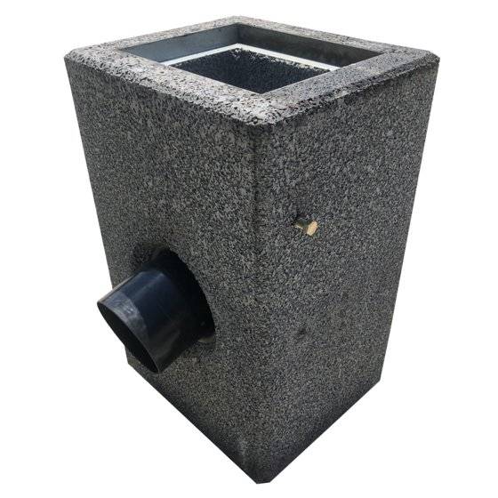 (주)모현씨앤디의 침투 빗물받이. 다공성 재질로 돼 있어 빗물이 토양으로 침투할 수 있다. [모현씨앤디]