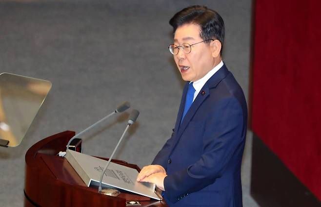 [서울=뉴시스] 추상철 기자 = 이재명 더불어민주당 대표가 19일 오전 서울 여의도 국회 본회의장에서 열린 제407회국회(임시회) 4차 본회의에서 교섭단체대표 연설을 하고 있다. 2023.06.19.