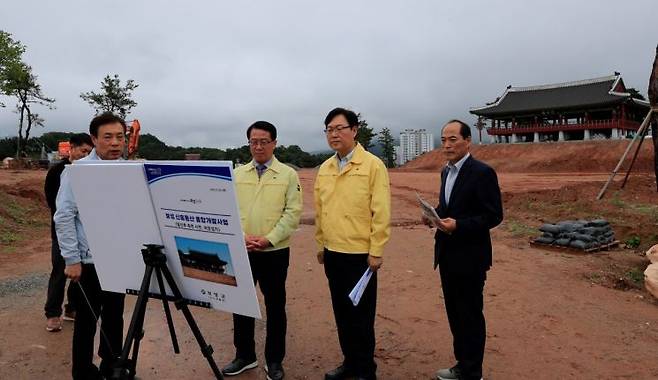 전라남도 문금주 행정부지사,김규웅 보성 부군수, 전남도 문화예술과장이 보성읍 열선루 복원 사업 현장을 방문했다.［사진제공=보성군］