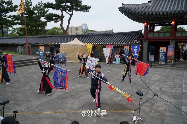 제주목관아 내 공연. 제주도 제공