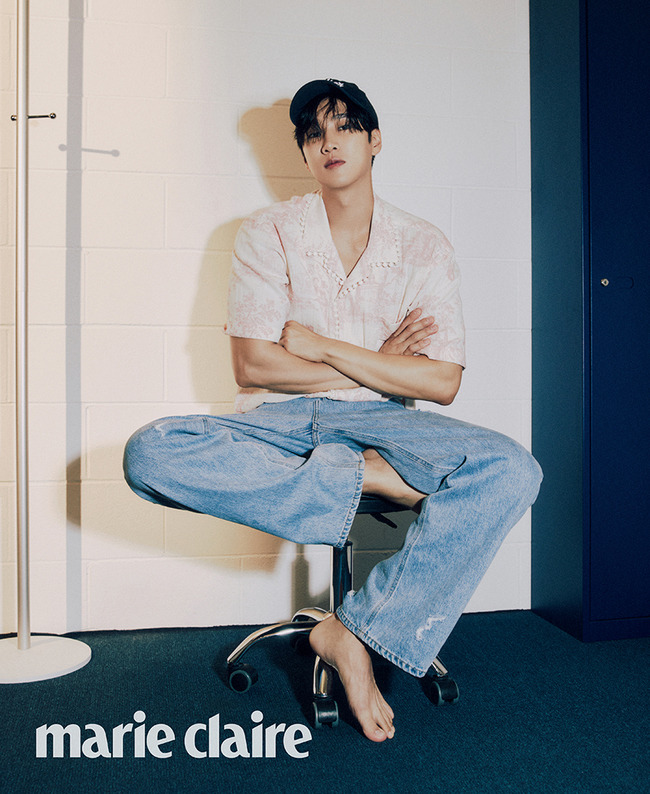 Actor Ahn Bo-hyuns pictorial has been released.Actor Ahn Bo-hyun, who is under the document of the new drama Take Care of Taps, showed a new look through the July issue of Marie Claire.From a simple and comfortable mood to a mood with a tempered charisma, Ahn Bo-hyun showed expressions and poses tailored to the concept in a picture that captures various aspects.In the interview with the photo shoot, I started to talk about the entertainment programs Backpacker and Busan hillbillyin Sydney, which recently collected topics, and why I was able to repeat new attempts and transformations in my works, And the story of the new drama Taps Take Care of Me.When asked about the attitude of not being afraid of transformation in each work, Ahn Bo-hyun seems to be born.Its good to keep doing well, but Im more interested in the role of being able to show a new look. He continued to promise not to stop the Top Model.He also mentioned senior actors who were inspired or inspired by Top Model.It is a different kind of fantasy about the drama Take Care of Taps, and it is a work that contains small fun and calm laughter in a mysterious story.In addition, works based on Webtoon always have a sense of burden, but he talked about the way he pursues as an actor, saying that he cares not to show a stereotypical appearance while raising the synchro rate with the original while watching the script as much as possible.