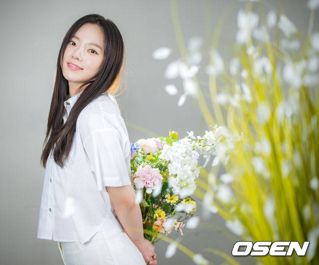 [OSEN=민경훈 기자]배우 우현진이 카메라 앞에서 포즈를 취하고 있다. 2023.06.20 /rumi@osen.co.kr