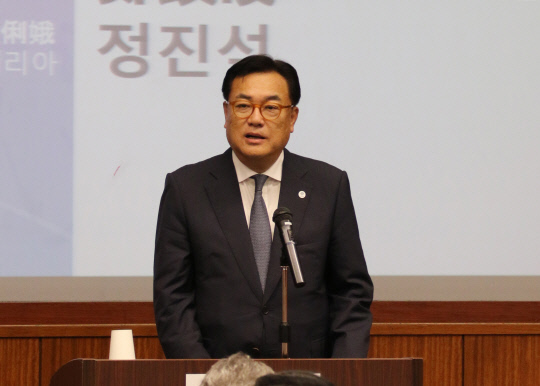 지난 3일 김대중·오부치 선언 25주년 심포지엄에서 축사하는 정진석 국민의힘 의원. 사진=연합뉴스