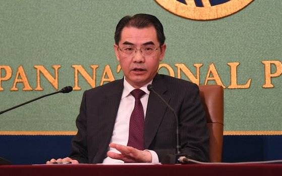 지난 3월 부임한 우장하오 주일 중국 대사가 지난 4월 28일 도쿄 우치사이와이초에 있는 일본기자클럽에서 기자회견을 하고 있는 모습. 사진 일본기자클럽