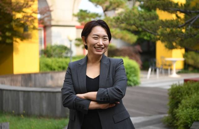 뮤지컬 ‘그날들’의 10주년 기념공연을 준비중인 장유정 영화감독 겸 뮤지컬 연출가가 서울 강남구 광림아트센터에서 국민일보와 인터뷰하고 있다. 이한형 기자