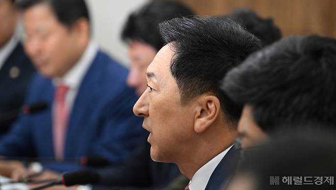 김기현 국민의힘 대표가 22일 서울 영등포구 여의도 국회에서 열린 최고위원회의에 참석해 발언하고 있다. 임세준 기자