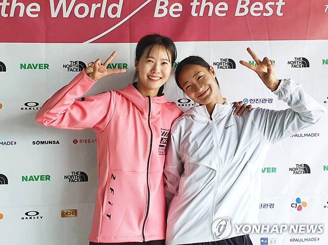 여자 멀리뛰기 이희진(오른쪽)과 유정미 [연합뉴스 자료사진]