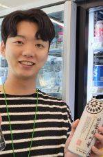 장주현 CU 주류담당 MD은 알코올도수 80도가 넘는 안동소주도 맛봤습니다.