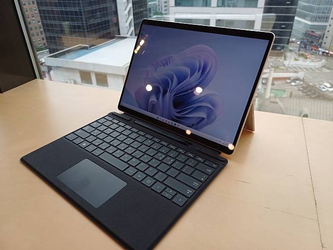 마이크로소프트는 지난해 10월 태블릿 컴퓨터 '서피스 프로'(Surface Pro) 시리즈의 열번째 모델 '서피스 프로 9'을 공개했다. 2023.6.20/뉴스1 ⓒ News1 윤지원 기자