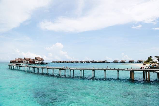 수상빌라인 오션 풀 스윗트 전경. 사진제공|김관수(여행작가)