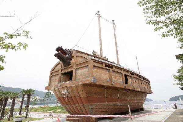 지난달 154만 원에 낙찰된 거제 거북선. 국제신문DB