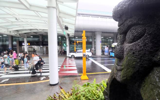 장맛비 쏟아지는 제주공항. 연합뉴스