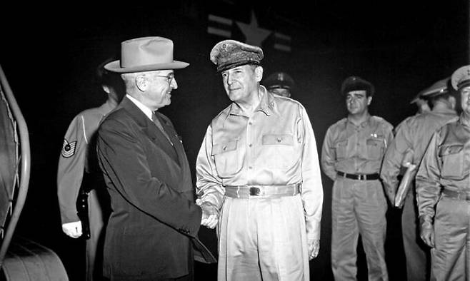 트루먼 대통령과 맥아더 장군