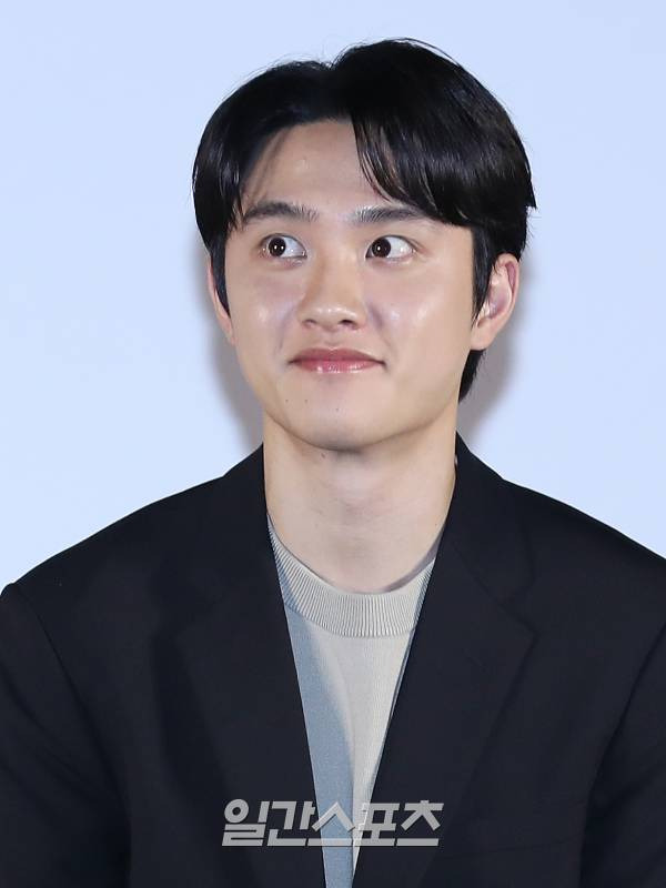 배우 도경수가 27일 오전 서울 용산구 CGV용산아이파크몰에서 진행된 영화 '더 문' 제작보고회에 참석하고 있다. '더 문'은 사고로 혼자 달에 고립된 우주 대원과 그를 구하려는 전임 우주센터장의 사투를 그린 이야기다. 오는 8월 2일 개봉. 서병수 기자 qudtn@edaily.co.kr /2023.06.27/