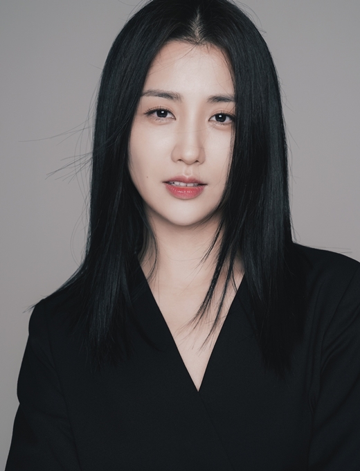 Actor Park Ha-suns new profile photo was released on the 27th by his agency Keith.In the new profile, Park Ha-sun wore her long dark hair in a casual, airy style, with sharp noses and deep eyes that reflected the intensity of her softness.Park Ha-sun, dressed in all-black costumes, boasted an alternative Irreplaceable You visual with a different concept from the usual soft and pure image.In other cuts, the half-bundle hairstyle that flows naturally maximizes the good atmosphere unique to Park Ha-sun. Unlike the chic all-black styling, it matches the pink jacket to create a classic yet elegant charm.Park Ha-sun meets audiences at Myungji Station, which lost her husband in a sudden accident and left for Warsaw, Poland, in the movie MBC Gayo Daejejeon where she wants to go on July 5th.In the MBC Gayo Daejejeon, which was selected as the closing film of the 24th Jeonju International Film Festival in seven years as a Korean film, Park Ha-sun has been criticized for delicately and heavily drawing the loss and sorrow of losing a precious person. It attracts the attention of critics.At the 27th Bucheon International Fantastic Film Festival, which will be held on the 9th, the Olympic opening ceremony society was held.He is actively pursuing various activities as a filmmaker, such as meeting with movie fans in close proximity.