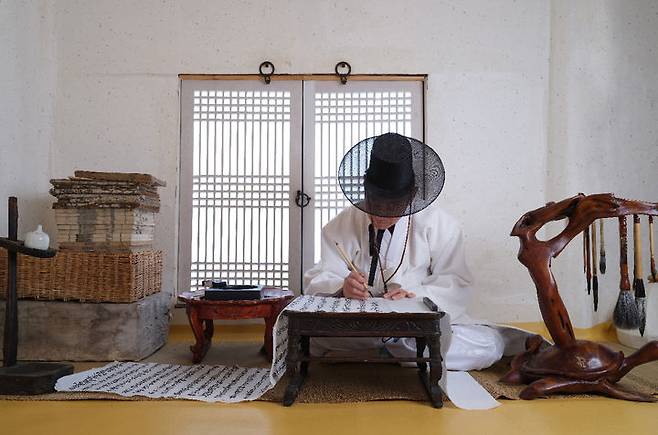 [안동=뉴시스] 이동춘 작가의 사진 '선비의 방'. (사진=경북도 제공) 2023.06.27 *재판매 및 DB 금지