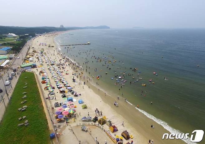 꽃지해수욕장 항공촬영 모습.(태안군 제공)/뉴스1