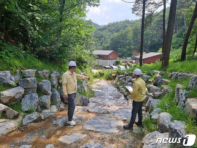 북부지방산림청 장마 대비 산사태취약지역 긴급 점검 자료사진. (북부지방산림청 제공) 2023.6.28/뉴스1