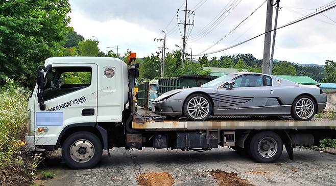 PS-Ⅱ가 지난 26일 어울림모터스에 의해 카 캐리어로 옮겨지고 있다. /하지환씨 제공
