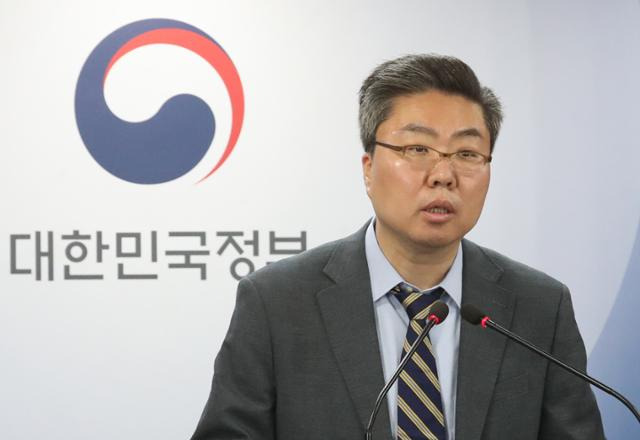 남석 개인정보보호위원회 조사조정국장이 28일 서울 종로구 정부서울청사에서 개인정보보호법규 위반 제재 결정에 대해 브리핑하고 있다. 뉴시스