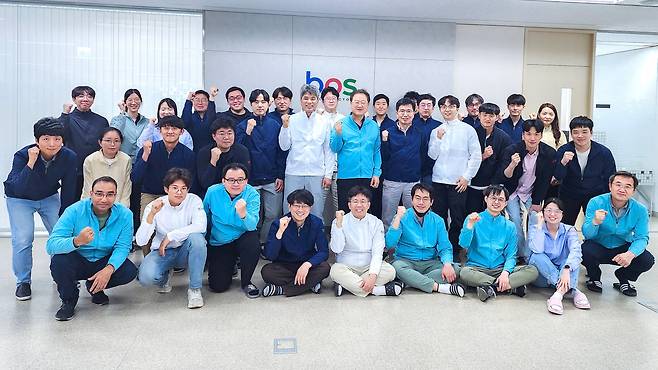 Bos Semiconductors CEO Park Jae-hong (second row, sixth from left) and the company’s executives and staff pose for a photo at the company headquarters in Pangyo, Gyeonggi Province, on Wednesday. (Hyundai Motor Group)